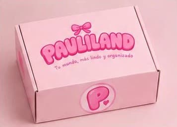 Caja rosada de empaque con el logo de Pauliland